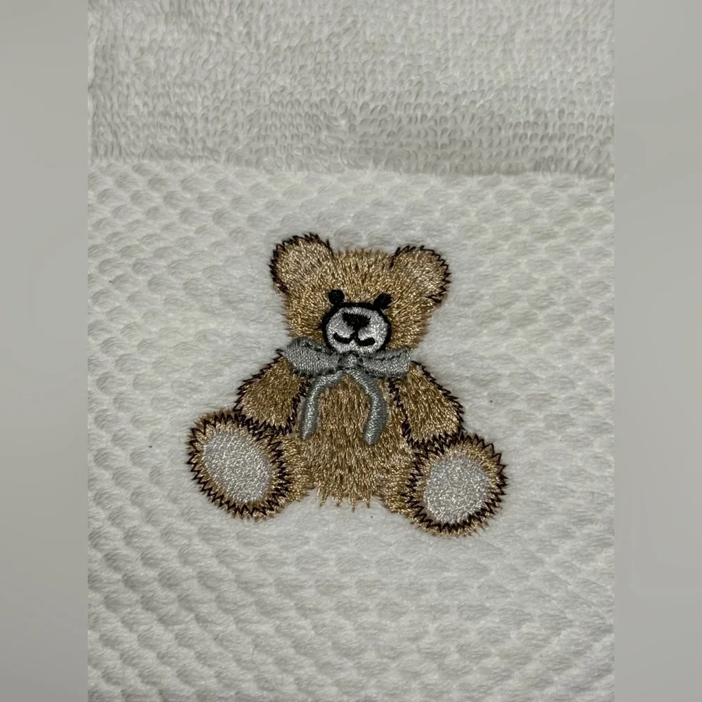 Deborah Connolly White Embroidered Hand Towel Teddy Bear Set Of 2 Oeko Tex - NWT
